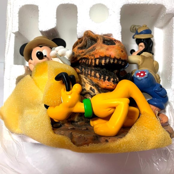 Disney Animal Kingdom Big Dig in the Boneyard Figurine Sculpture w Clock NEW - Picture 2 of 13